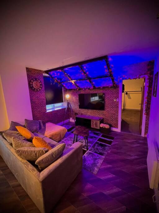 Stunning Two Bed City Centre Apartment ลีดส์ ภายนอก รูปภาพ