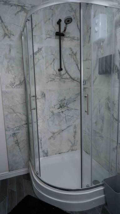 Stunning Two Bed City Centre Apartment ลีดส์ ภายนอก รูปภาพ